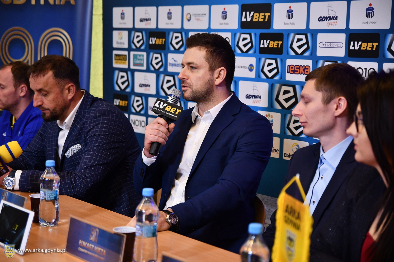 http://arka.gdynia.pl/images/galeria_zdjecie/big/ATV_1271_90d563497dd6b371f9b3a2bd3ae98e16.jpg