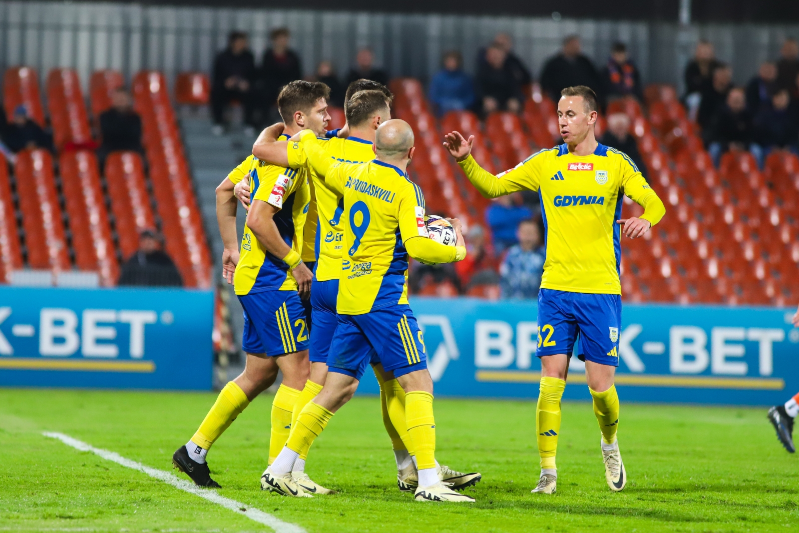 https://arka.gdynia.pl/images/galeria_zdjecie/big/_26102024mac060_751a08c5370fdb11429aaa8abfde171a.jpg