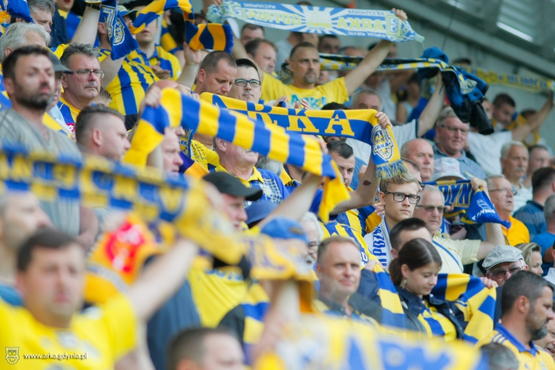 http://arka.gdynia.pl/images/galeria_zdjecie/big/arka-jagiellonia_06_3de357e2f15d3c74434c10719aa45245.jpg