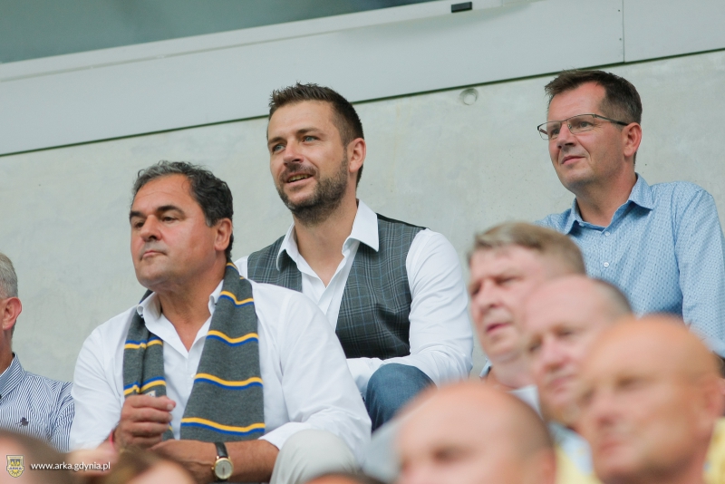 http://arka.gdynia.pl/images/galeria_zdjecie/big/arka-jagiellonia__19_2bdbe7595a7684d8cae716ee7d42b8a9.jpg