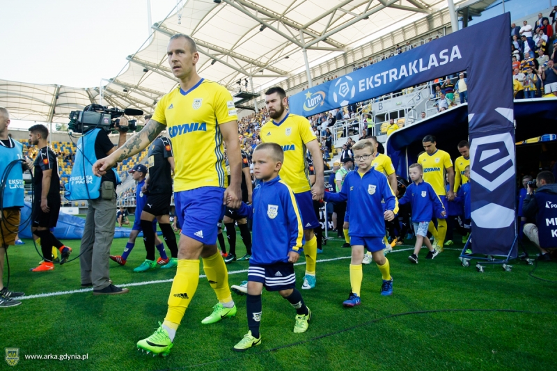 http://arka.gdynia.pl/images/galeria_zdjecie/big/arka-korona_02_65291366b5117a0a85a1c457ea8d7bcc.jpg