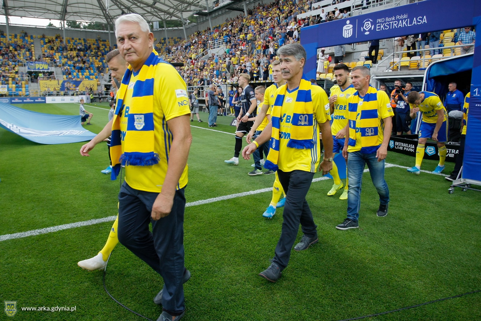 http://arka.gdynia.pl/images/galeria_zdjecie/big/arka-lech_04_b075039c10399e08b2bdbe75fef62332.jpg