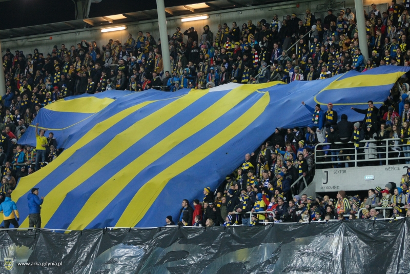 http://arka.gdynia.pl/images/galeria_zdjecie/big/arka-legia_49_2a790122066fc97f29e099d5259fe0dd.jpg