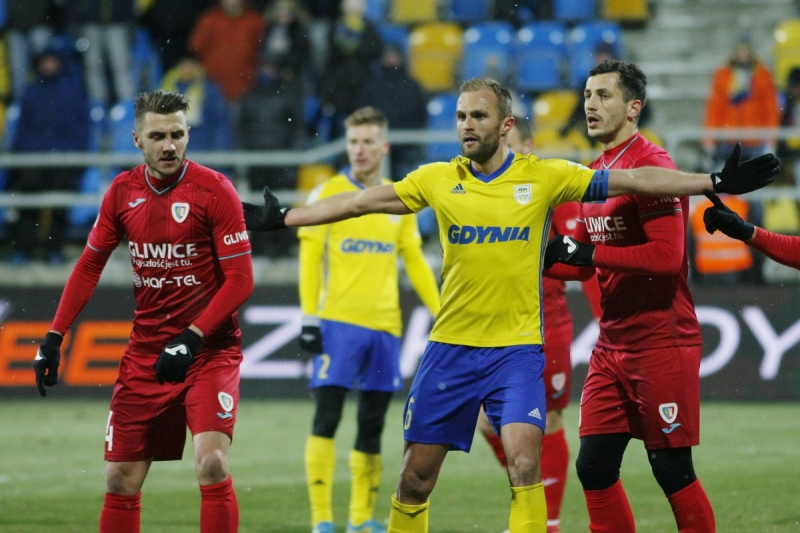 http://arka.gdynia.pl/images/galeria_zdjecie/big/arka-piast_09_5987f10955f271951d5a1576efe567db.jpg