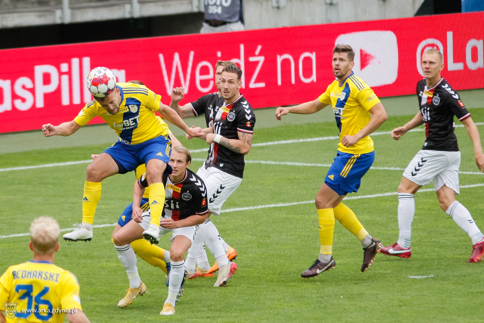 https://arka.gdynia.pl/images/galeria_zdjecie/big/arka-polonia_16_d827e92a94bb723161a4d93b29cc0ce8.jpg