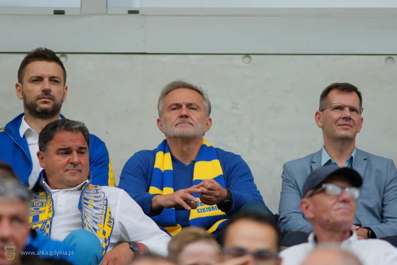 http://arka.gdynia.pl/images/galeria_zdjecie/big/arka-sosnowiec_05_0595f2d482130c0ce7ee561096f09654.jpg