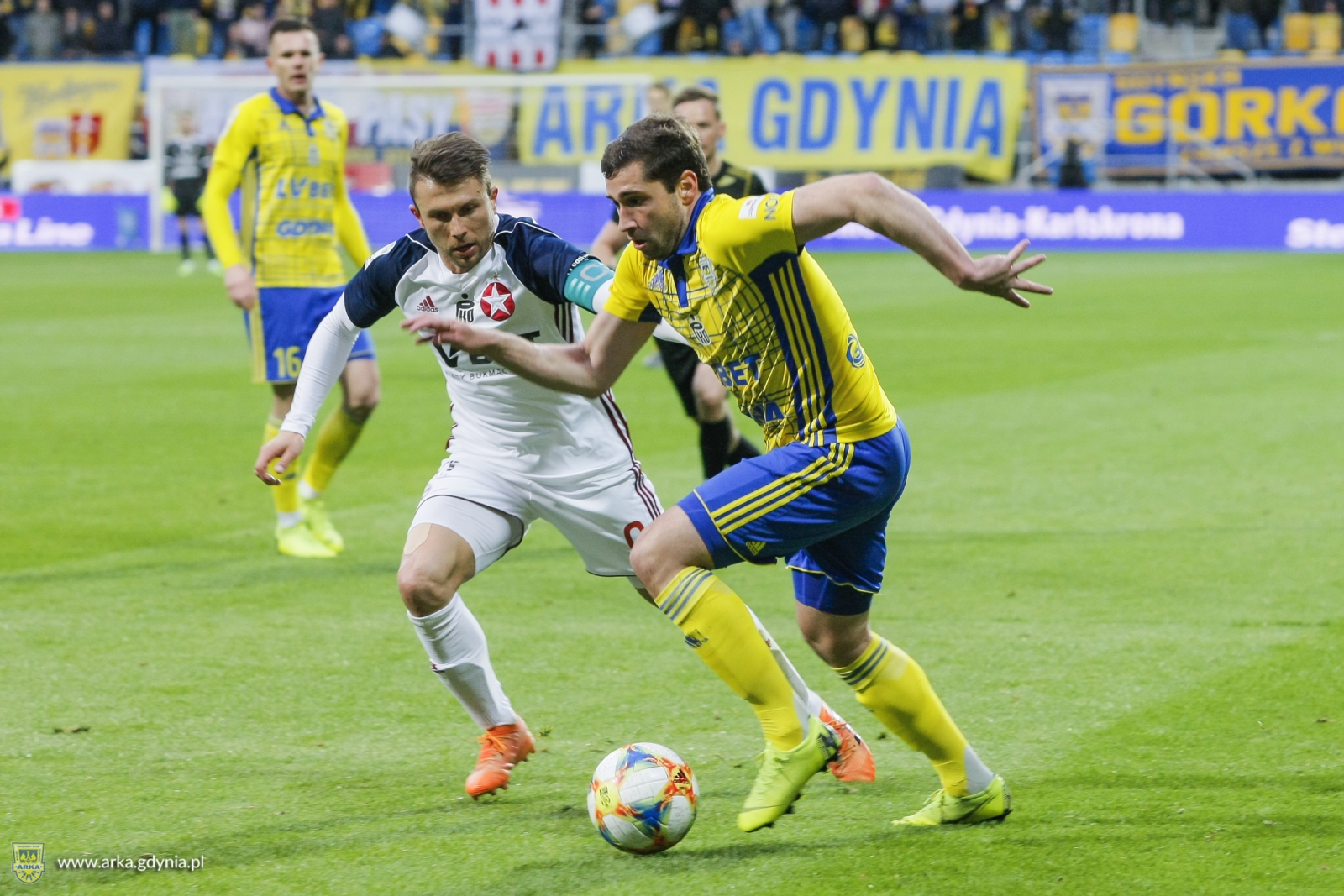 https://arka.gdynia.pl/images/galeria_zdjecie/big/arka-wisla_grupa_44_f82243f29df8de582bfc65185e33b437.jpg