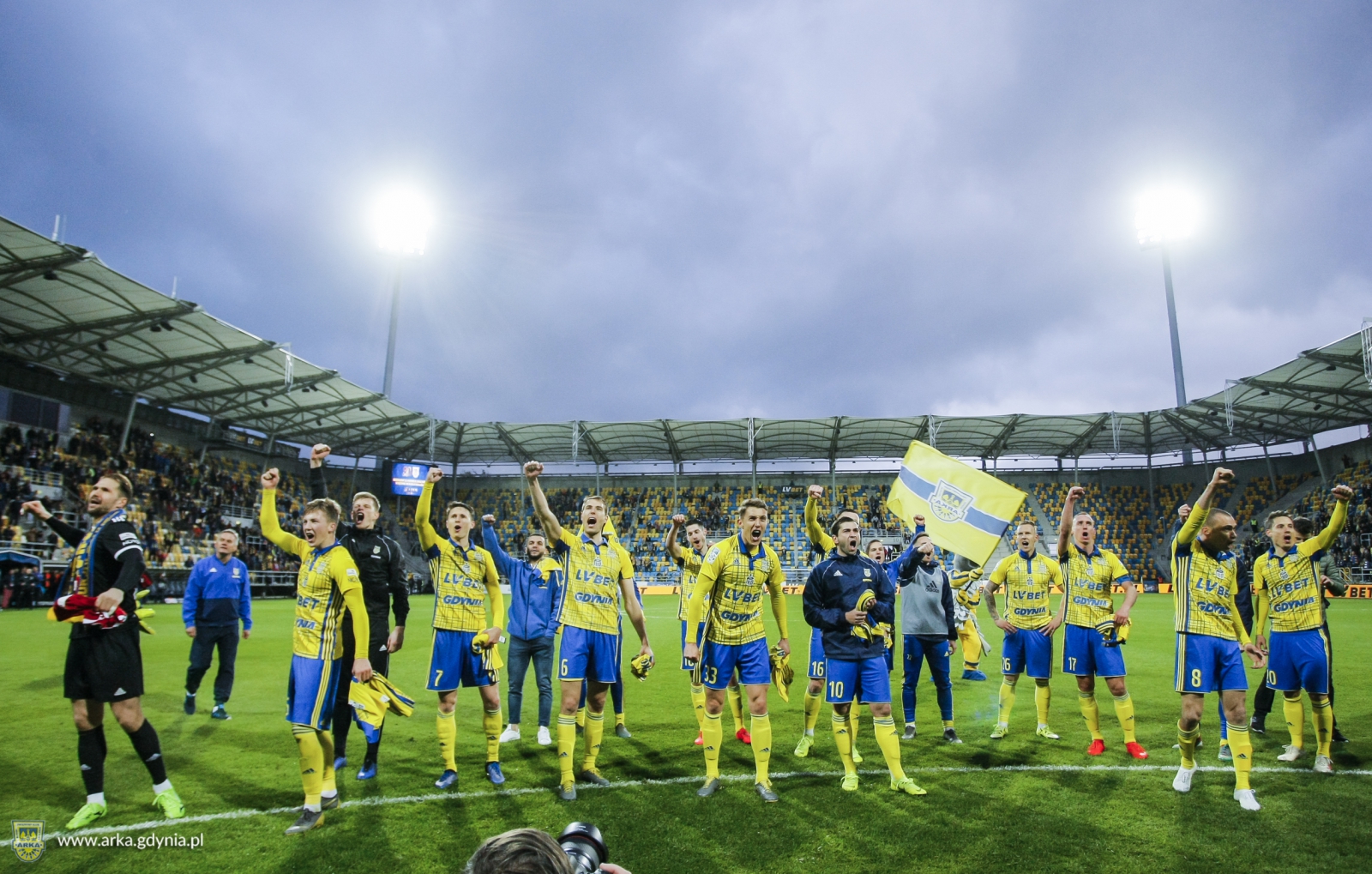 http://arka.gdynia.pl/images/galeria_zdjecie/big/arka-wisla_grupa_58_a84299469534316ce3253859e65d5fb5.jpg