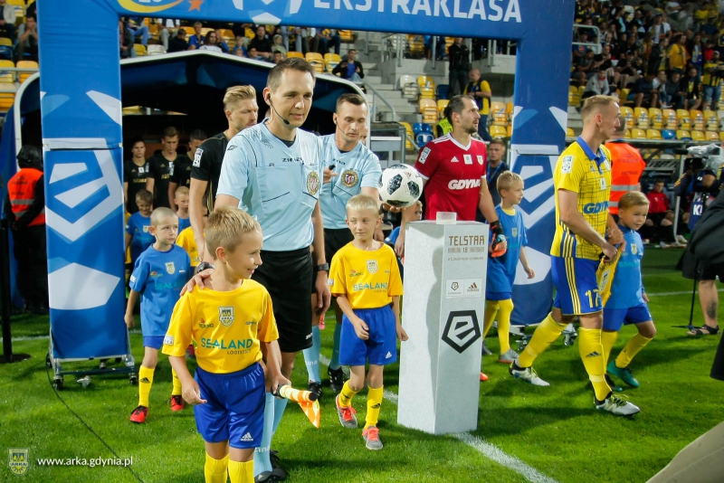 http://arka.gdynia.pl/images/galeria_zdjecie/big/arka-zabrze-03_5b6a2f82c48b0d25e7f4baec1ade93e3.jpg