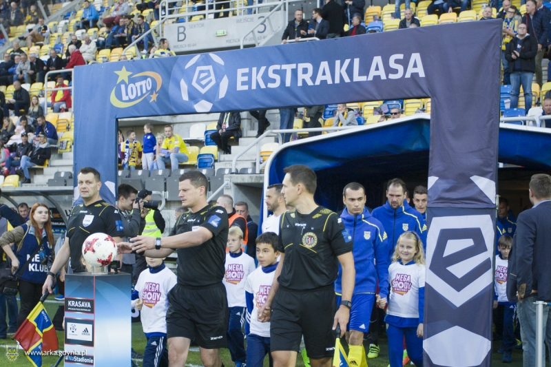 http://arka.gdynia.pl/images/galeria_zdjecie/big/arka-zaglebie_04_69736089eb8413dc22e4d8ed1a75351c.jpg