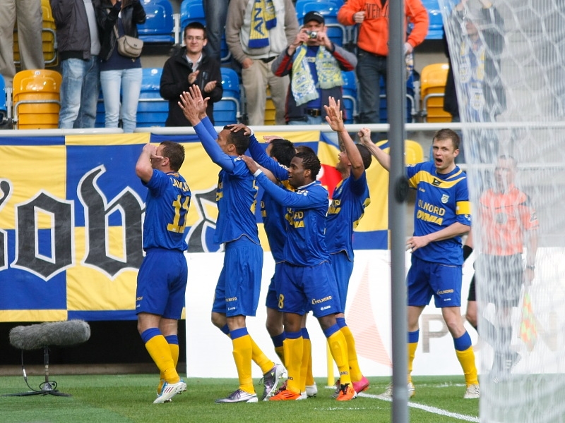 https://arka.gdynia.pl/images/galeria_zdjecie/big/derby_14_d454f93d1d15d919b1bd202291aaca4f.jpg
