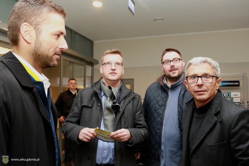 http://arka.gdynia.pl/images/galeria_zdjecie/big/gal_derby_006_9a66466b6d923d705f7b536b4a852749.jpg