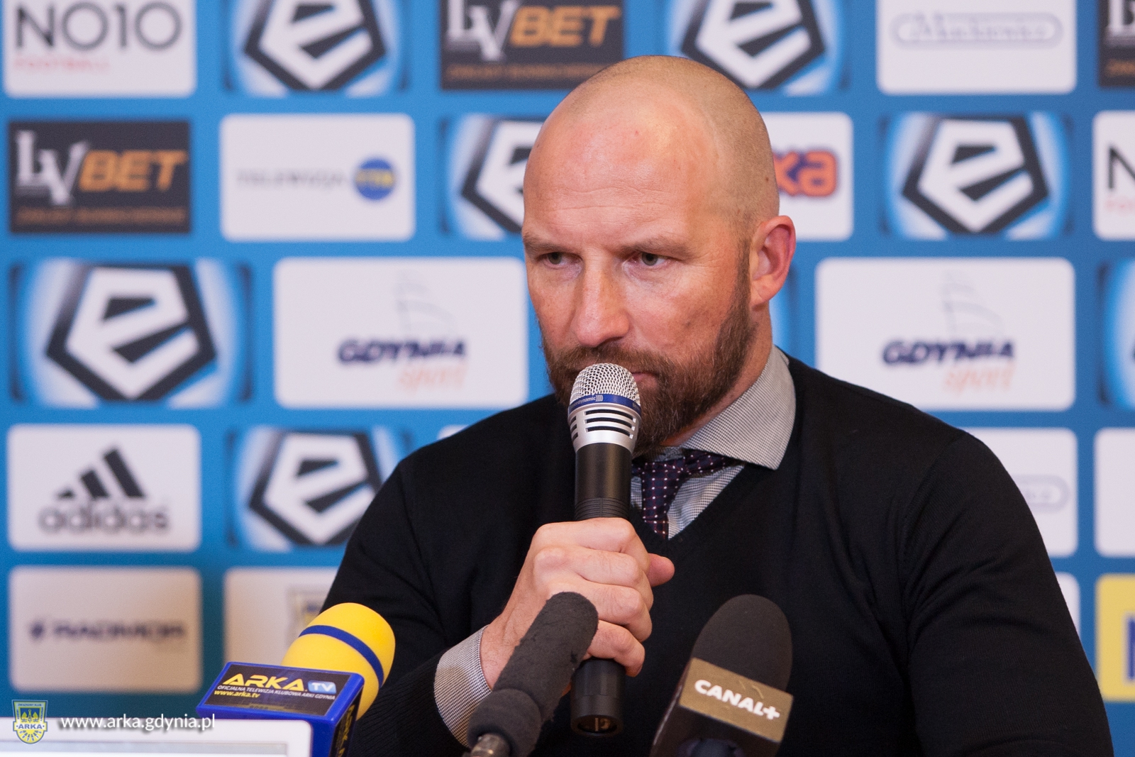 http://arka.gdynia.pl/images/galeria_zdjecie/big/konfa_wisla_01_0672caf0ce45ee5749ae3980254bb28f.jpg