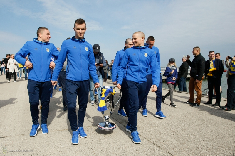 http://arka.gdynia.pl/images/galeria_zdjecie/big/pp_feta_gorka_24_b413c8e34ef1d0749b4c21cc9449c91f.jpg