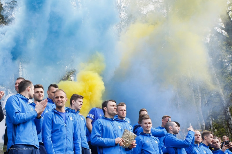 http://arka.gdynia.pl/images/galeria_zdjecie/big/pp_feta_gorka_42_cbc15d2569b397407c3144ae6521472d.jpg