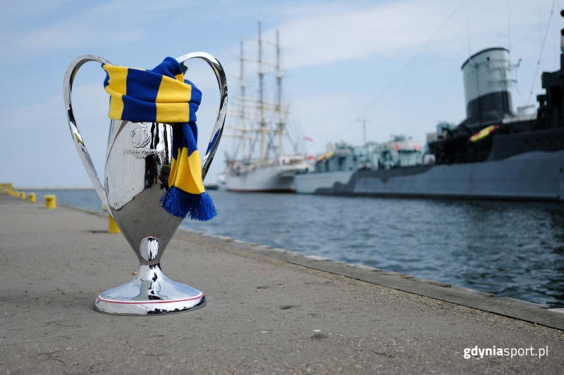 http://arka.gdynia.pl/images/galeria_zdjecie/big/puchar_ca3fb5a2760e103a514019705cf9d107.jpg