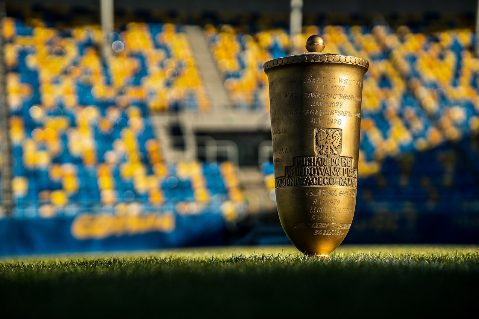 https://arka.gdynia.pl/images/galeria_zdjecie/big/puchar_e0fff63d418d894778d2618ba13d5167.jpg