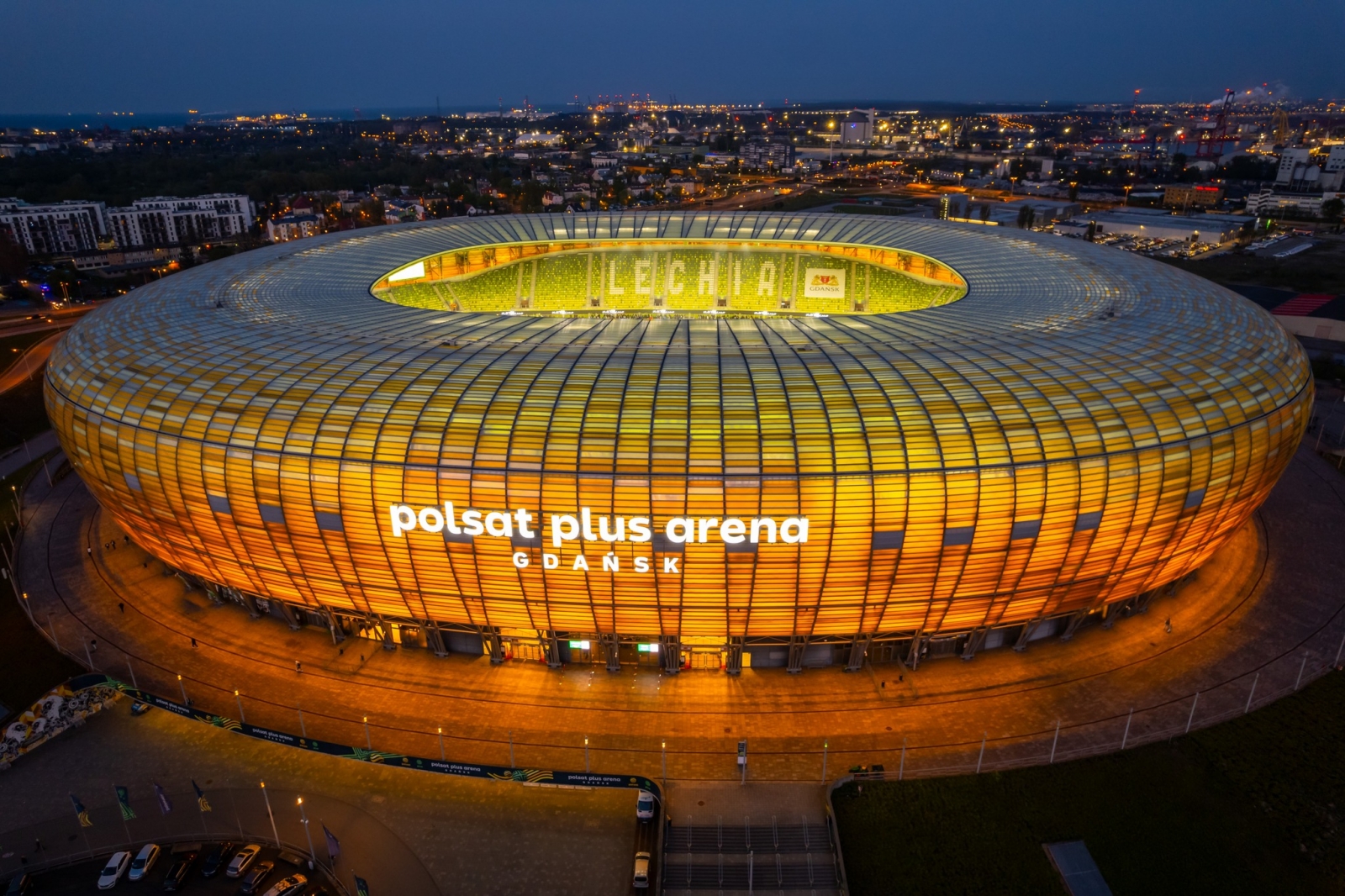 https://arka.gdynia.pl/images/galeria_zdjecie/big/stadion_2_dddc513c6e726f79b0d577b7ea596f8f.jpg