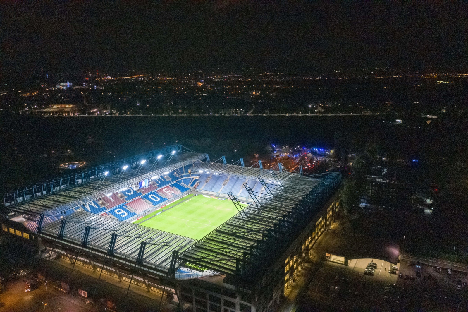 https://arka.gdynia.pl/images/galeria_zdjecie/big/stadion_90cec6941168f33c3ac262d4729a344b.jpg