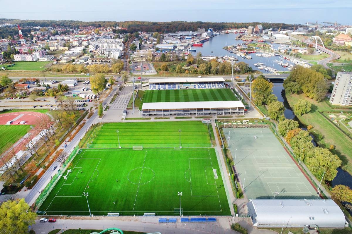 https://arka.gdynia.pl/images/galeria_zdjecie/big/stadion_Kotwica_cd243184756941fe2c2b5857960727d4.jpg