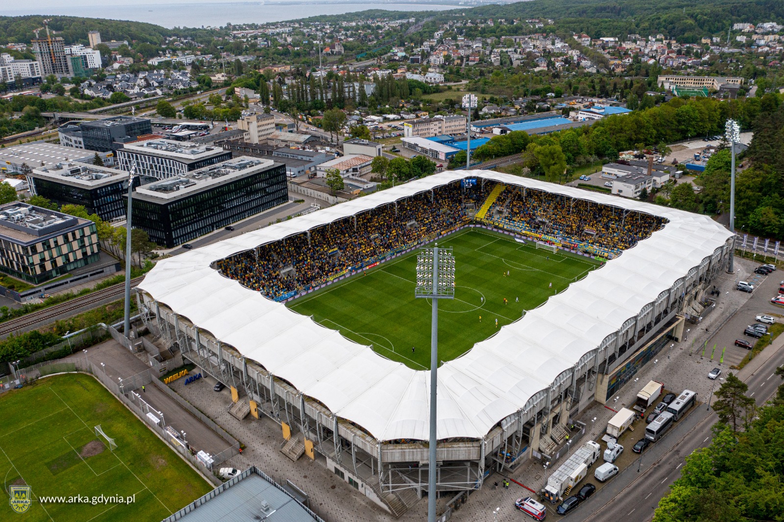 https://arka.gdynia.pl/images/galeria_zdjecie/big/stadium_1_1269774edf16500893e394910225b160.jpg