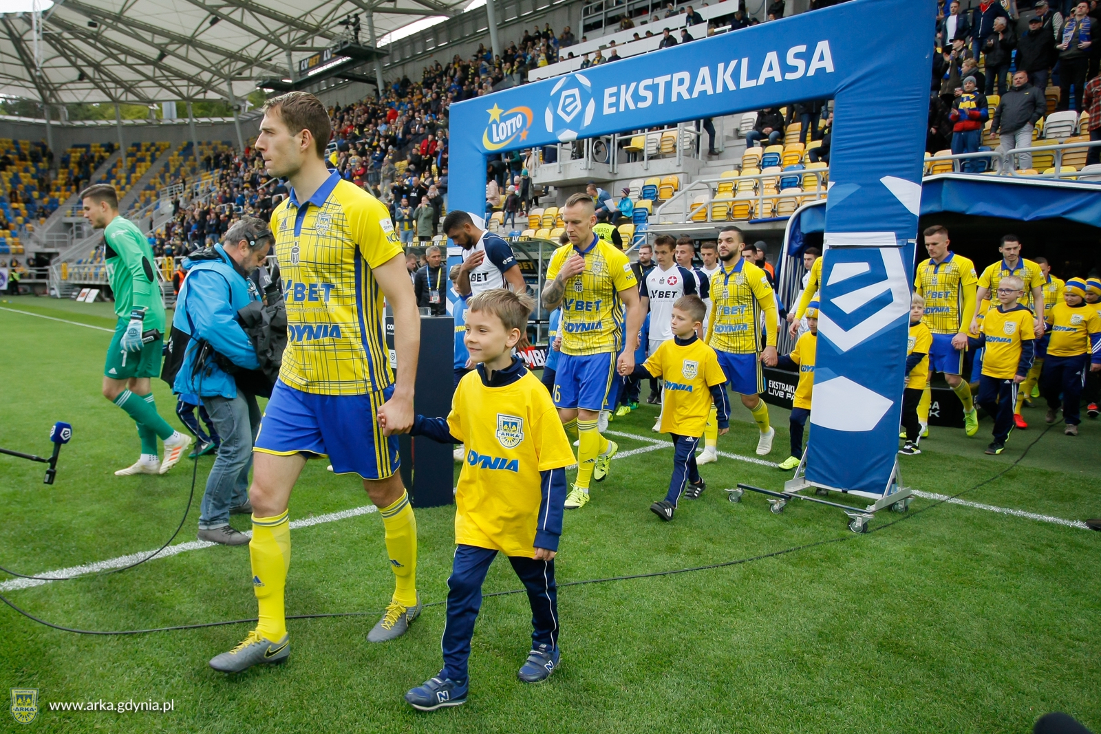 http://arka.gdynia.pl/images/galeria_zdjecie/big/untitled_04_a6bee99549a84098dcf7af754bbfd45d.jpg
